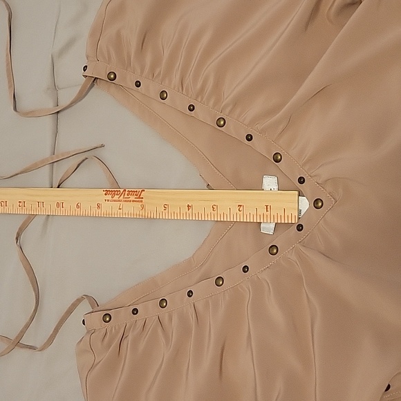 Hannah G. Ruffled Beige Top Size Small - Picture 10 of 16